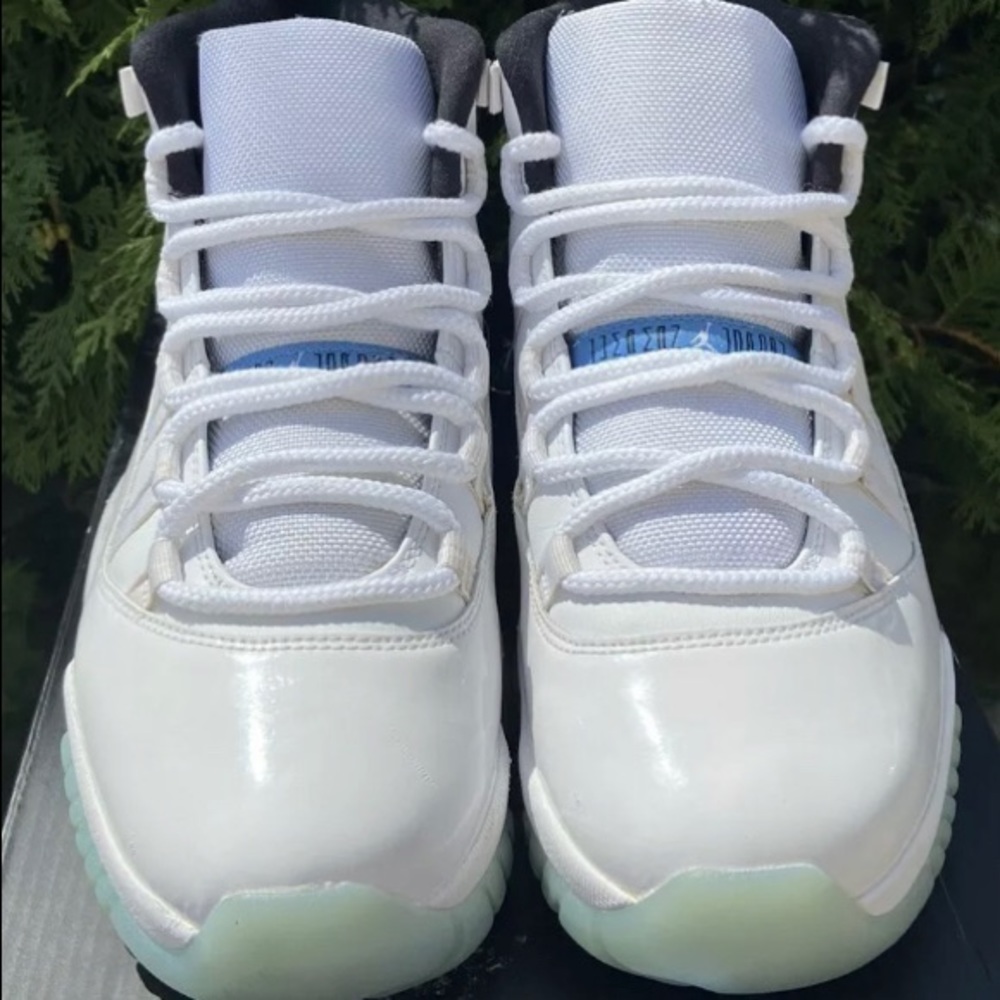 Jordan 11 Columbia shoes size 11.5